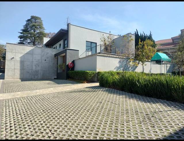 3 BEDROOM TOWNHOUSE FOR SALE IN WATERKLOOF